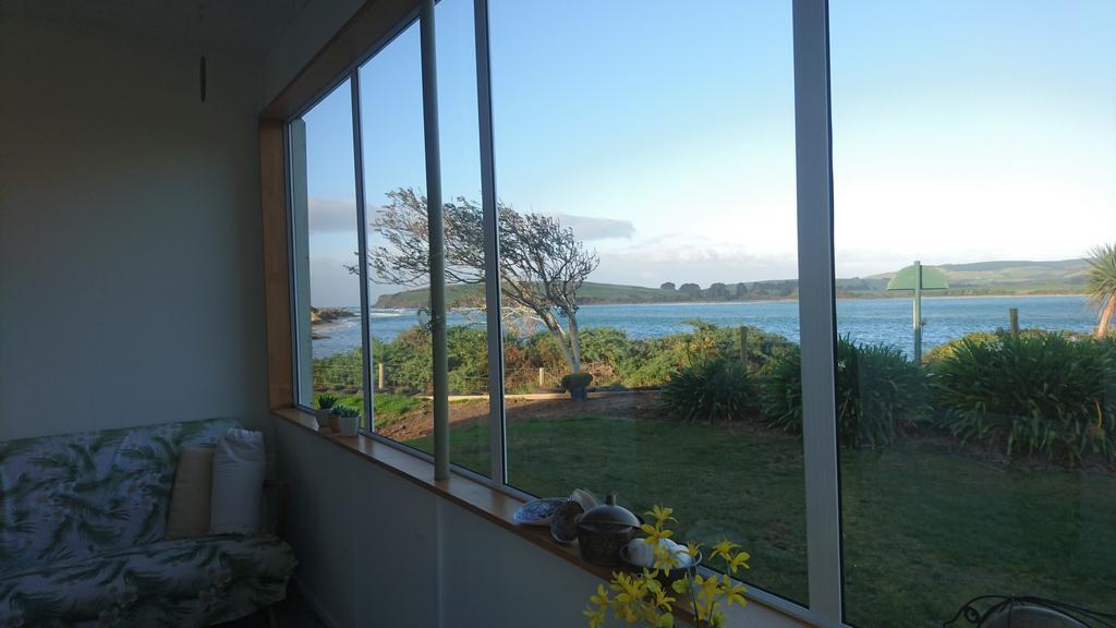 Surat Bay Lodge By The Sea/Backpackers Hostel Owaka Kültér fotó